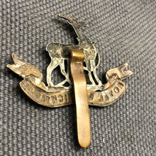 Load image into Gallery viewer, Original WW2 British Army Cap Badge - Royal Warwickshire - The Militaria Shop