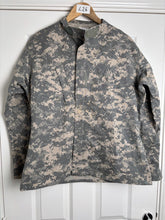 Charger l'image dans la galerie, Surplus US Army ACU Combat Uniform Jacket-Medium Regular - The Militaria Shop