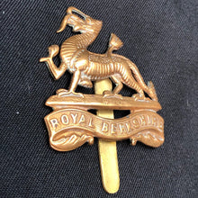 Load image into Gallery viewer, Original WW1 / WW2 Royal Berkshire Regiment Cap Badge - The Militaria Shop