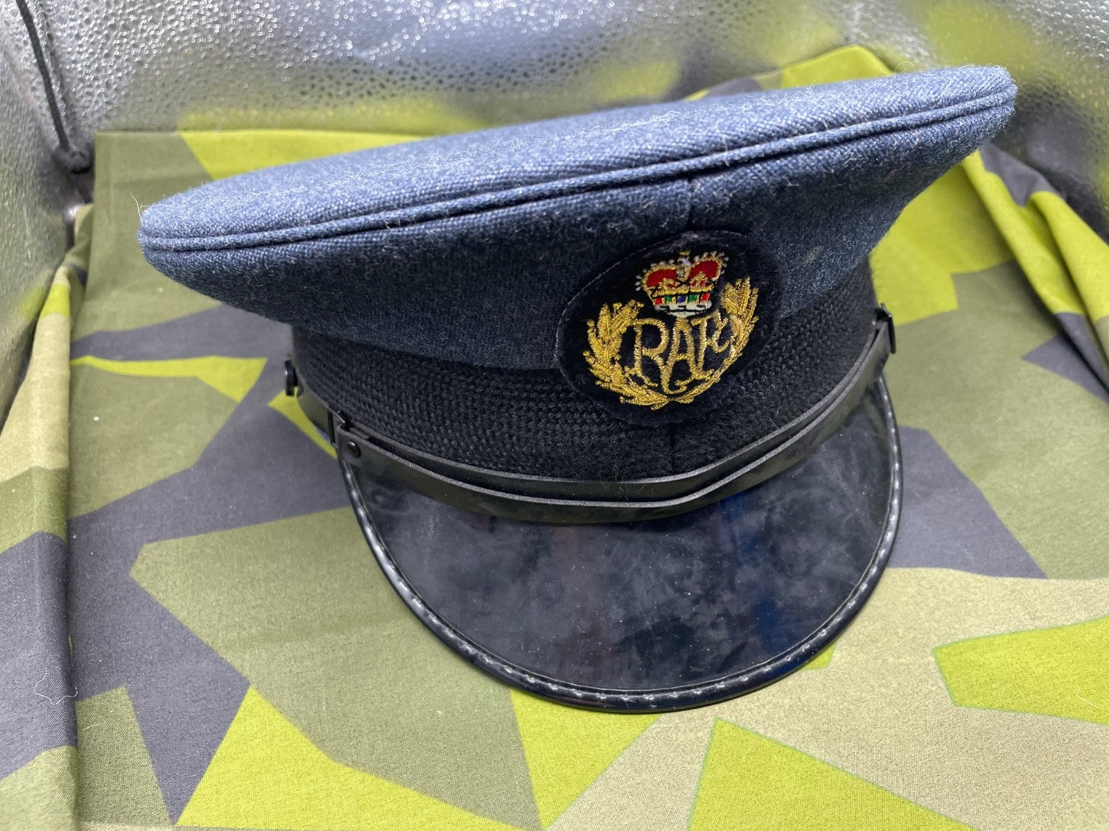 RAF  Air Force PEAKED CAP 実物　放出品 RAF Air Force ピークドキャップ 放出品 Vintage RAF Hat