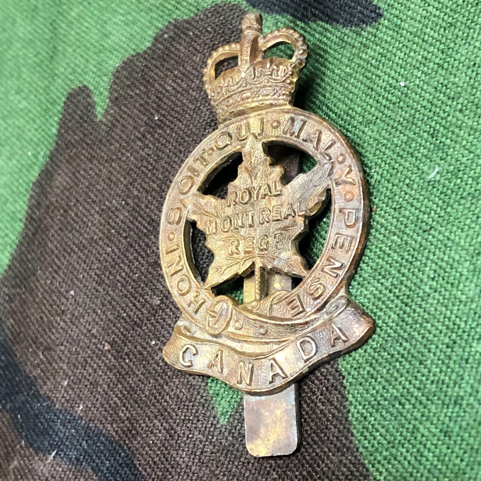 Original Canadian Army Royal Montreal Regiment Beret / Cap Badge - The Militaria Shop