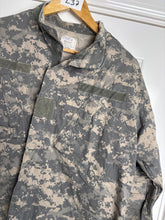Charger l'image dans la galerie, Surplus US Army ACU Combat Uniform Jacket-Medium Regular - The Militaria Shop