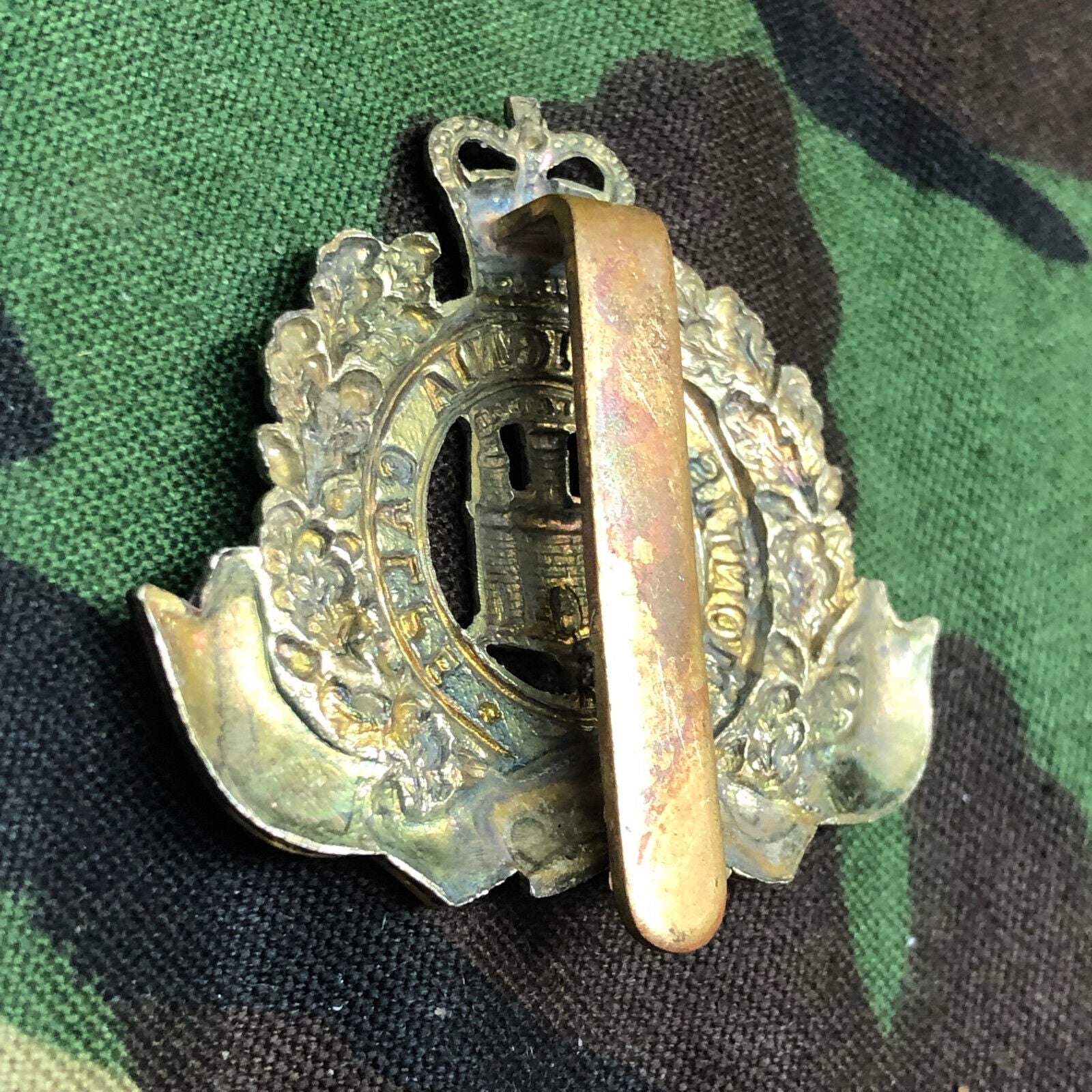 Original British Army The Suffolk Regiment Cap Badge - The Militaria Shop