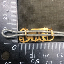 Lade das Bild in den Galerie-Viewer, Original WW1 British Army Queen's Dragoon Guards Brass Shoulder Title - The Militaria Shop