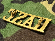 Lade das Bild in den Galerie-Viewer, Original WW2 British Army Brass Shoulder Title - RASC Army Service Corps - The Militaria Shop