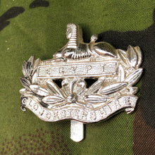 Lade das Bild in den Galerie-Viewer, Original British Army Regimental Cap Badge - Gloucestershire Regiment - The Militaria Shop