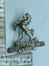 Load image into Gallery viewer, Original WW1 / WW2 British Army The Royal Kent Regiment Cap Badge - The Militaria Shop