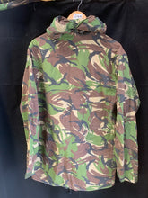 Lade das Bild in den Galerie-Viewer, Genuine British Army Surplus DPM Windproof Combat Smock - Size 180/96 - The Militaria Shop