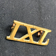 Lade das Bild in den Galerie-Viewer, Original WW1 British Army Brass Shoulder Title - 9th Lancers IXL Regiment - The Militaria Shop
