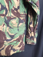 Lade das Bild in den Galerie-Viewer, Genuine Army Surplus British DPM Camouflaged Combat Smock Jacket - Size 170/104 - The Militaria Shop