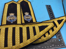 Lade das Bild in den Galerie-Viewer, Pair of Original British Army Grenadier Guards Bandsman's Epaulettes / Wings - The Militaria Shop