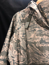 Lade das Bild in den Galerie-Viewer, US Air Force ABU Camo Orc Industries Parka Improved Rain Jacket - Medium - The Militaria Shop