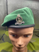 Lade das Bild in den Galerie-Viewer, Original British Army Adjutant Generals Corps Beret with Badge - The Militaria Shop