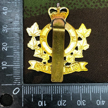Load image into Gallery viewer, Genuine Canadian Army Brass Cap Badge - Régiment de Hull - The Militaria Shop