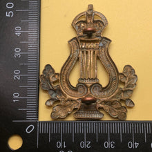 Load image into Gallery viewer, Original WW2 British Army Cap Badge - Bandsman Proficiency in Music - The Militaria Shop