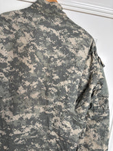 Charger l'image dans la galerie, Surplus US Army ACU Combat Uniform Jacket-Medium Regular - The Militaria Shop