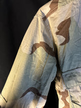 Charger l'image dans la galerie, Gulf War US Army DCU Camouflaged Combat Field Coat/Jacket - Medium/Long - The Militaria Shop