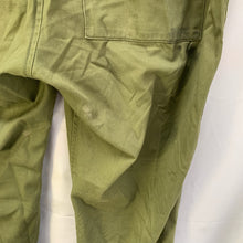 Charger l'image dans la galerie, Genuine British Army Surplus Lightweight Men's Trousers - Size 31" Waist - The Militaria Shop