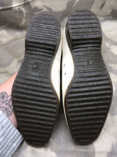 Load image into Gallery viewer, Genuine British Army Women's White Summer Shoes - WW2 Pattern - Size UK 6 L - The Militaria Shop