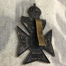 Lade das Bild in den Galerie-Viewer, Original British Army WW1 11th County of London Batt Finsbury Rifles Cap Badge - The Militaria Shop