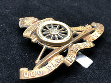 Charger l'image dans la galerie, Original WW1 British Army Royal Artillery Cap Badge - The Militaria Shop