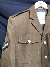 Lade das Bild in den Galerie-Viewer, British Army Grade 1 No.2 Dress Uniform Jacket - Green Howards - Size 182/100/84 - The Militaria Shop