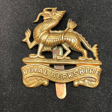 Load image into Gallery viewer, Genuine WW2 British Army Brass Cap Badge - Royal Berkshire Regiment - The Militaria Shop