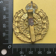 Load image into Gallery viewer, Original WW2 British Army Royal Engineers RE Cap Badge - The Militaria Shop