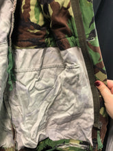 Charger l'image dans la galerie, Genuine British Army Surplus DPM Camouflaged Combat Smock - Size 180/96 - The Militaria Shop