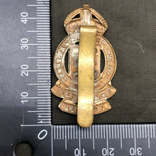 Lade das Bild in den Galerie-Viewer, Original British Army Cap/Beret Badge - Royal Army Ordnance Corps RAOC - The Militaria Shop