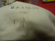 Charger l'image dans la galerie, Original WW2 British Army Gunners Winter White Gloves - Dated 1941 - The Militaria Shop