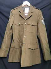 Lade das Bild in den Galerie-Viewer, Original British Army No.2 Dress Uniform Jacket - Grade 1 - Size 176/92/76 - The Militaria Shop