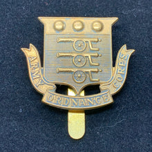 Lade das Bild in den Galerie-Viewer, Original WW1 British Army Cap Badge - Army Ordnance Corps AOC - The Militaria Shop