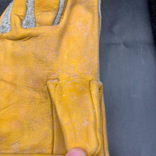 Charger l'image dans la galerie, Original WW2 Onwards British Army Pair of Welding Gloves - REME Issue - The Militaria Shop