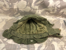 Lade das Bild in den Galerie-Viewer, Original Korean War Era British Army Middle Parka Detatchable Hood - The Militaria Shop