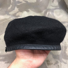 Lade das Bild in den Galerie-Viewer, Genuine British Army Forces Beret - RTR Royal Tank Regiment - Size 56 - The Militaria Shop