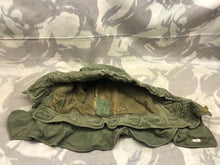 Lade das Bild in den Galerie-Viewer, Original Korean War Era British Army Middle Parka Detatchable Hood - Size Medium - The Militaria Shop