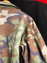 Load image into Gallery viewer, US Army Jacket Mens Woodland Camo Combat Military USA BDU Overshirt - 44" Chest - The Militaria Shop