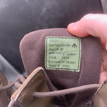 Charger l'image dans la galerie, British Army Surplus Brown Leather Bates Male Combat Patrol Boots - Size UK 9 W - The Militaria Shop