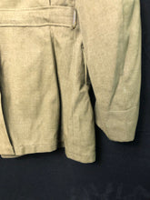 Lade das Bild in den Galerie-Viewer, Original WW2 US Army Class A Dress Jacket - Private Ryan Prop - 38" Regular - The Militaria Shop