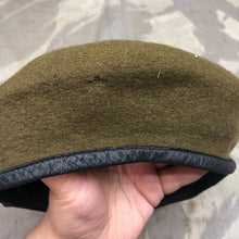 Lade das Bild in den Galerie-Viewer, Genuine British Army Beret - Yorkshire Regiment - Size 61 - The Militaria Shop