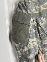 Charger l'image dans la galerie, Surplus US Army ACU Combat Uniform Jacket-Small Regular - The Militaria Shop