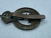 Load image into Gallery viewer, Original WW1 / WW2 British Army Hertfordshire Regiment Cap Badge - The Militaria Shop