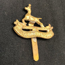 Lade das Bild in den Galerie-Viewer, Original British Army WW1 / WW2 Royal Canadian Dragoons Cap Badge - The Militaria Shop