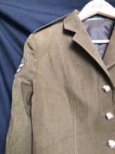 Lade das Bild in den Galerie-Viewer, British Army No.2 Women's Dress Uniform Jacket - Paratrooper - Size 170/92/72 - The Militaria Shop