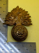 Load image into Gallery viewer, Original WW1 / WW2 British Army City of London Fusiliers Cap Badge - The Militaria Shop