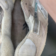 Load image into Gallery viewer, Genuine British Army Surplus White PT Running / Gym Shoes Trainers - Size UK 8 - The Militaria Shop