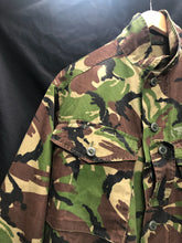 Charger l'image dans la galerie, Genuine British Army DPM Camouflage Jacket - Size 170/96 - The Militaria Shop