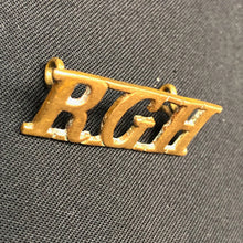 Load image into Gallery viewer, Original WW1 British Army Brass Shoulder Title - Royal Gloucestershire Hussars - The Militaria Shop