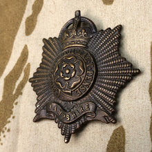 Load image into Gallery viewer, Original WW1 British Army Officers Bronze Hampshire Regiment Cap Badge - The Militaria Shop